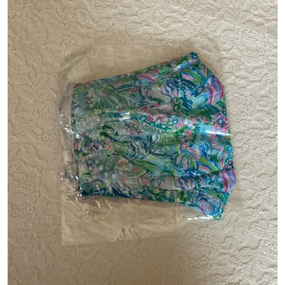 Lilly-Inspired Face Mask  - Picture 2 of 4